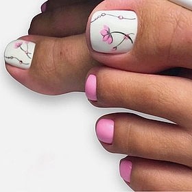 Педикюр дизайн Цветочный - работы выпускников студии Relaks Me