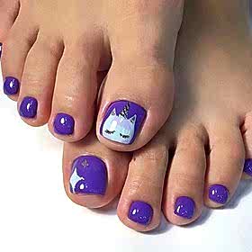 Педикюр с синим покрытием - работы выпускников студии Relaks Me