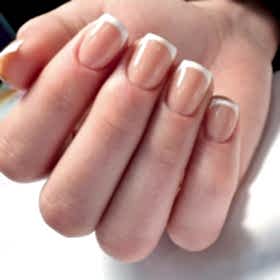 Французский маникюр - работы выпускников студии Relaks Me