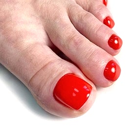 Педикюр красный - работы выпускников студии Relaks Me