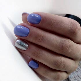 Голубой маникюр