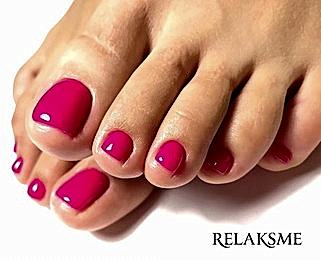 Розовый педикюр