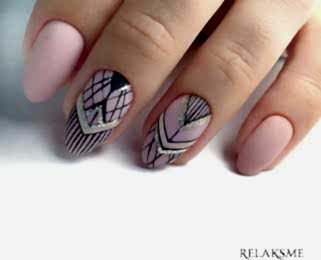 Розовый маникюр с ажурным дизайном