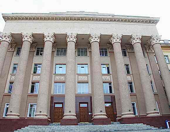 Здание, в котором расположена школа маникюра и педикюра Relaks Me