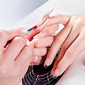 Наращивание ногтей