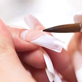 Наращивание ногтей акрилом