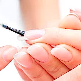 Укрепление ногтей полигелем