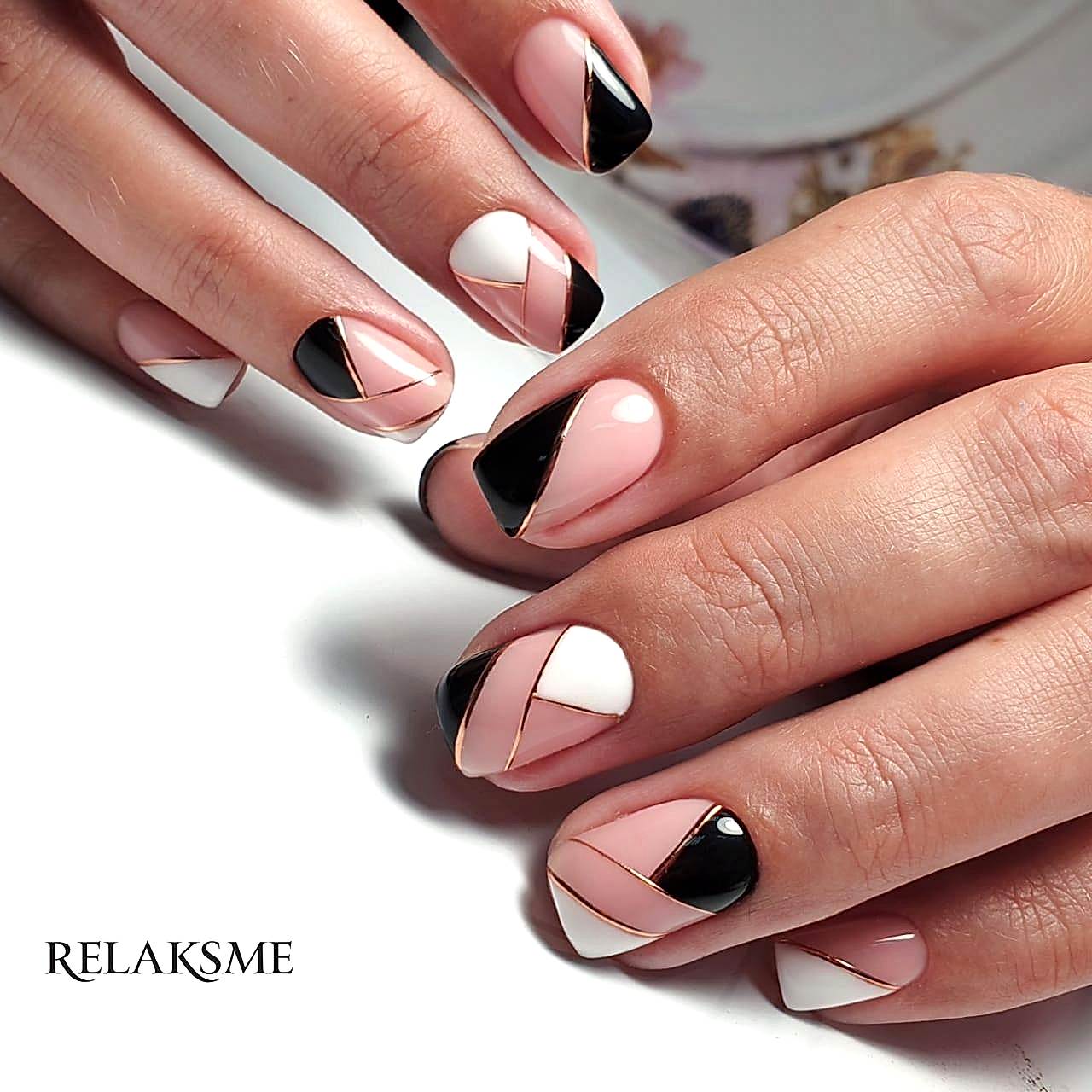 Покрытие ногтей дизайн геометрия